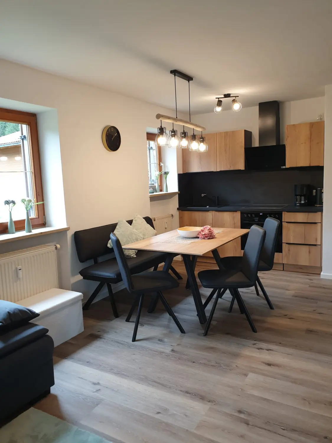 Ferienwohnung panorama - Wohnzimmer mit Essbereich und LCD