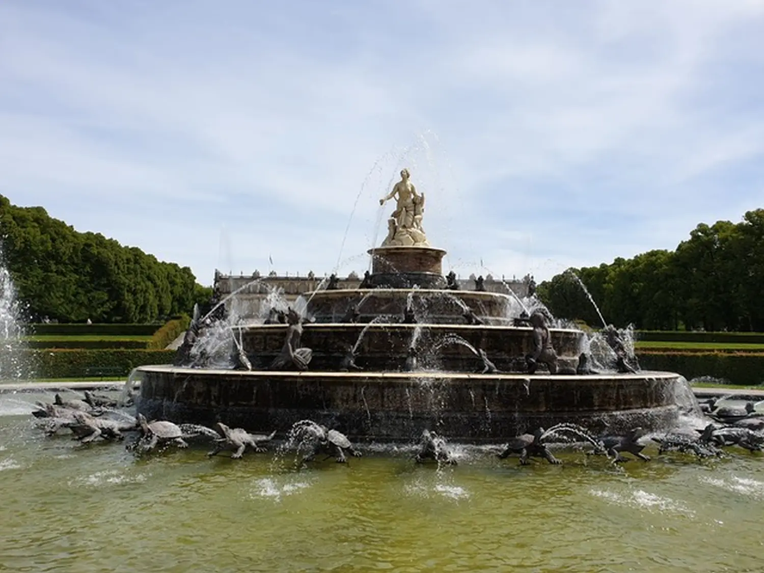 Ferienwohnung panorama - Brunnen vor dem Ferienhaus